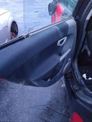 GUARNECIDO PUERTA TRASERA IZQUIERDA
