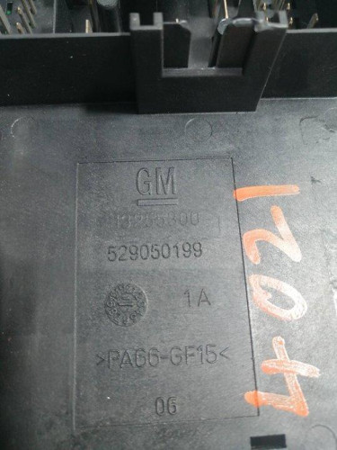  CAJA RELES / FUSIBLES Opel INSIGNIA BERLINA 