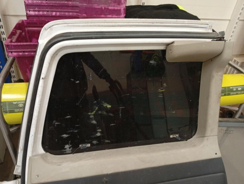 PORTON TRASERO DERECHO Nissan PATROL GR (Y61) 