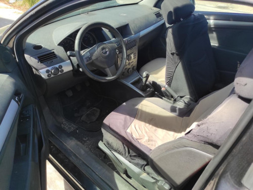 OPEL ASTRA H GTC — vehículo donante para recambios 