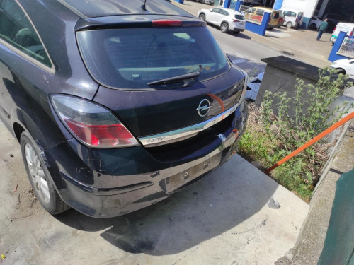 OPEL ASTRA H GTC — vehículo donante para recambios 