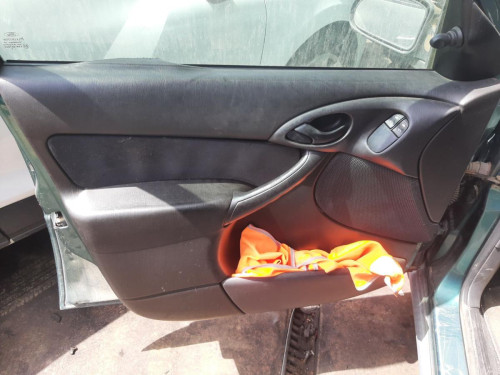  FORD FOCUS BERLINA (CAK) 