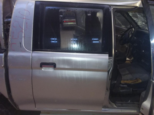 PUERTA TRASERA DERECHA Mitsubishi L200 (K70) 