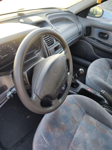 RENAULT LAGUNA (B56) — vehículo donante para recambios 