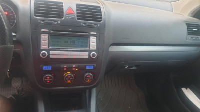 VOLKSWAGEN JETTA V (1K2)