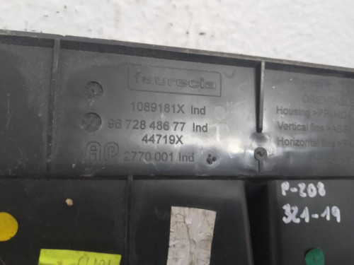 REJILLA AIREADORA PEUGEOT 208 