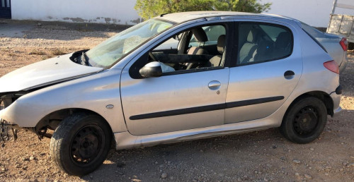 PEUGEOT 206 — vehículo donante para recambios 