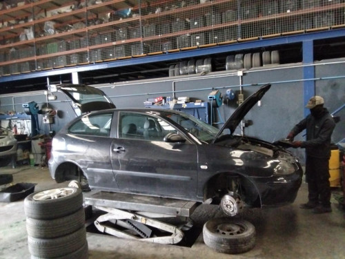 SEAT IBIZA (6L1) — vehículo donante para recambios 