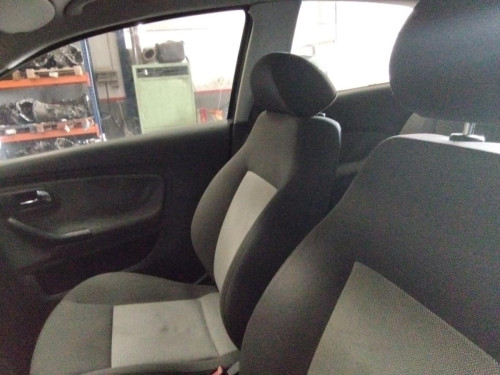 SEAT IBIZA (6L1) — vehículo donante para recambios 