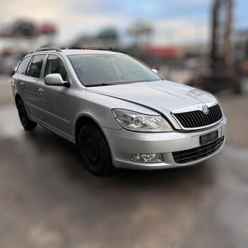 SKODA OCTAVIA COMBI (1Z5) б/у