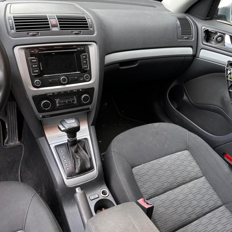SKODA OCTAVIA COMBI (1Z5)