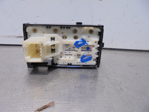 MANDO ELEVALUNAS TRASERO DERECHO TOYOTA PRIUS + (ZVW40) 