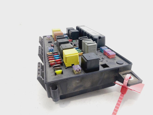 CAJA RELES / FUSIBLES OPEL ASTRA H GTC 