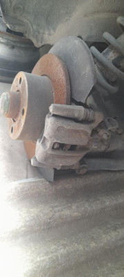 PINZA DE FRENO TRASERA IZQUIERDA